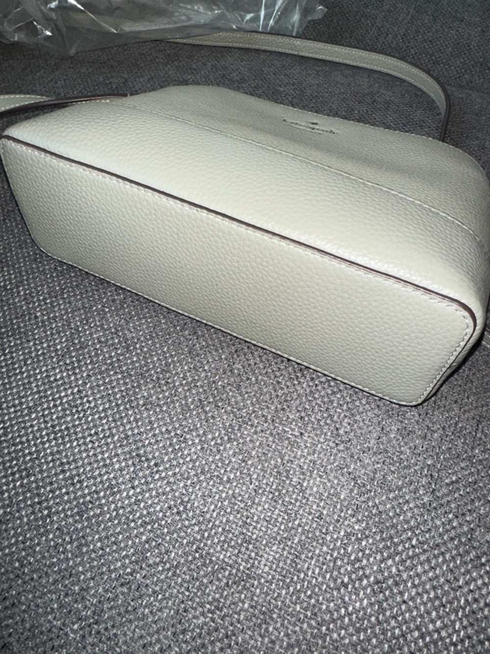 kate spade pebble leather crossbody in sage green with gold hardware - Picture 6 of 7